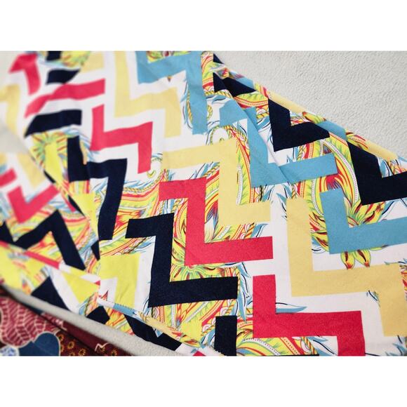 Lot 2 Tall & Curvy LuLaRoe TC Leggings Moroccan Print Zig Zag Fun Bright - Picture 3 of 6